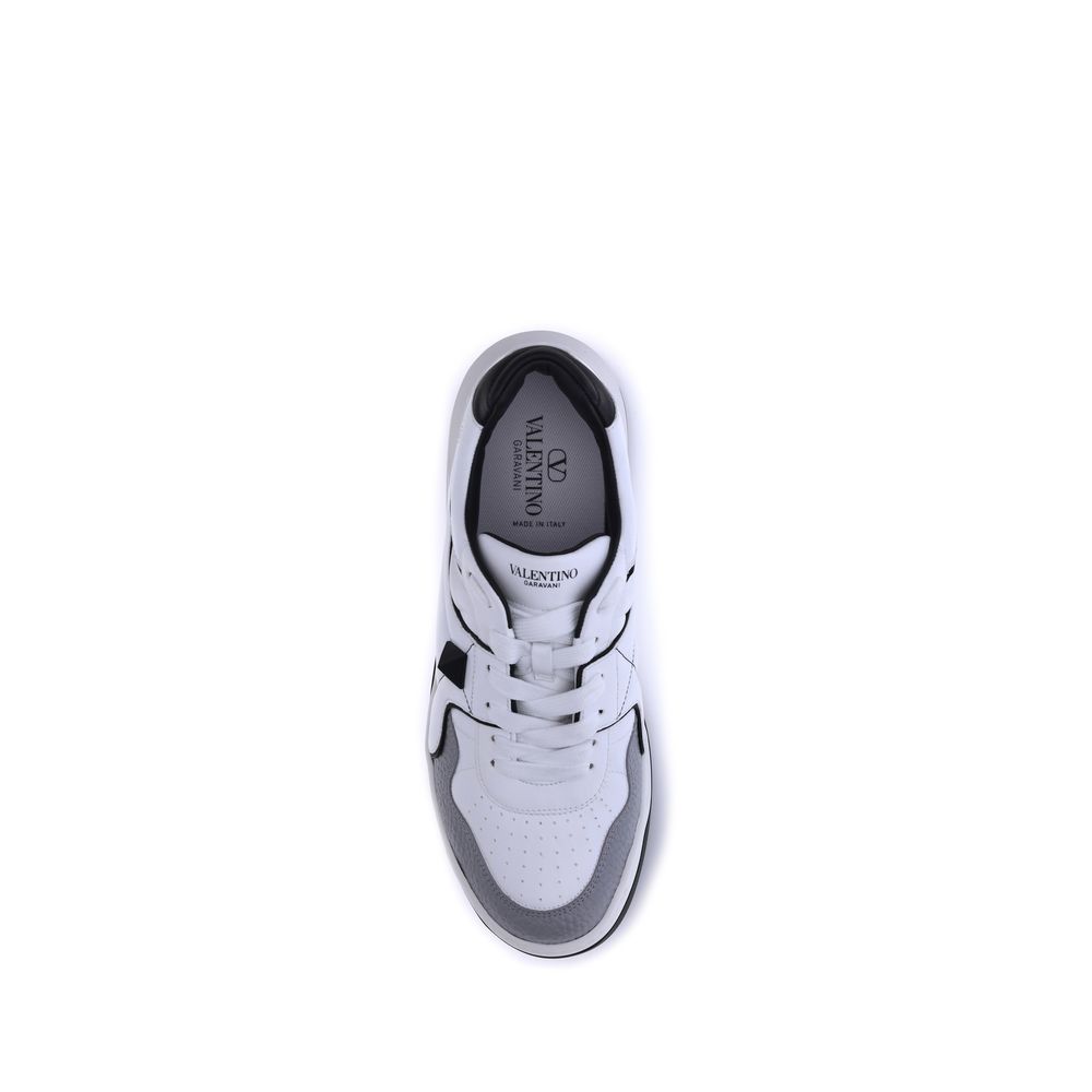 One Stud Low-Top Sneakers