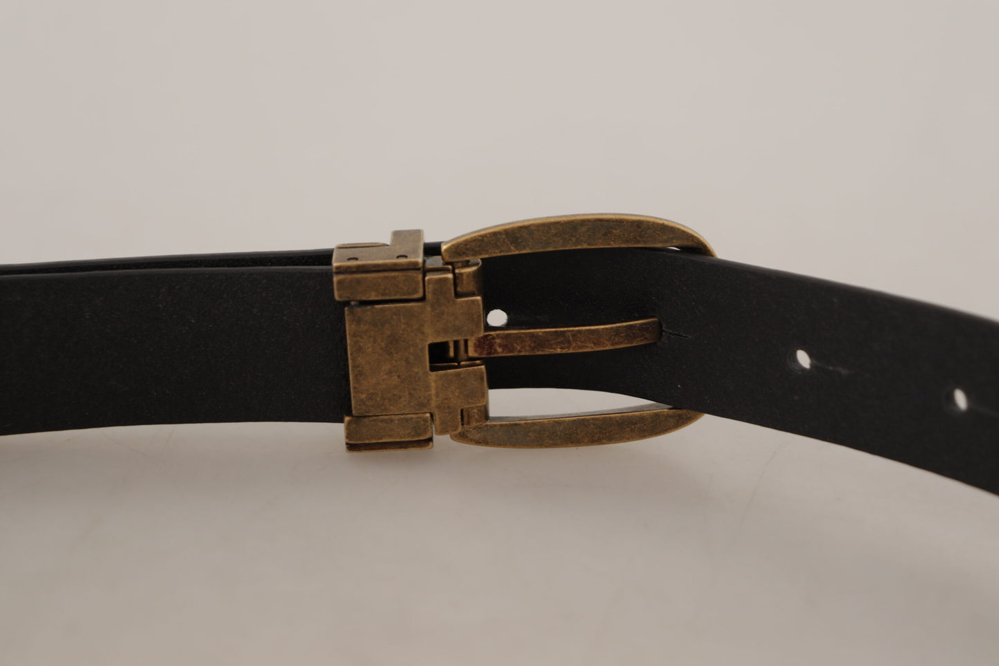 Elegant Leather Belt with Metal Buckle