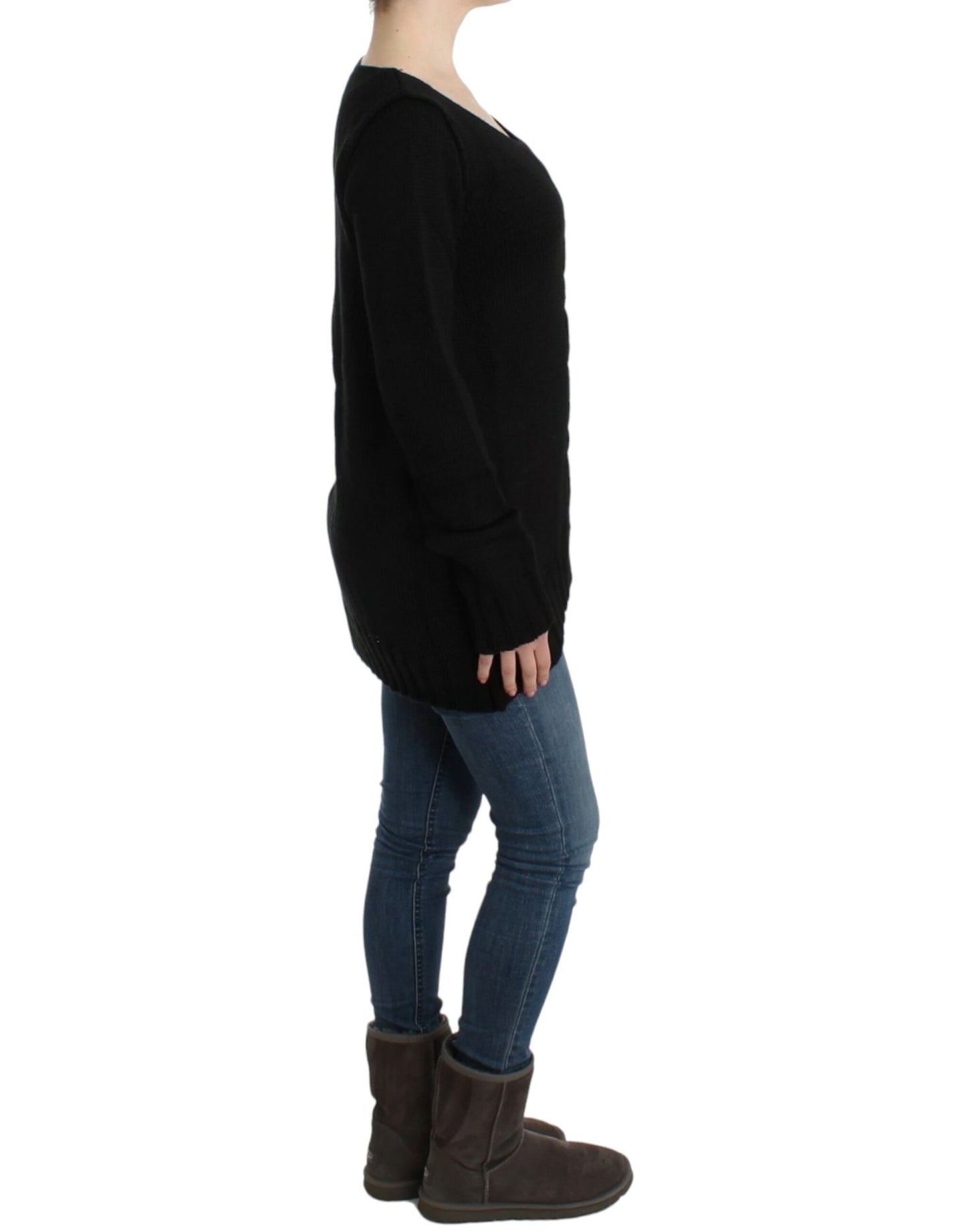 Alluring Black Knitted Crew Neck Sweater